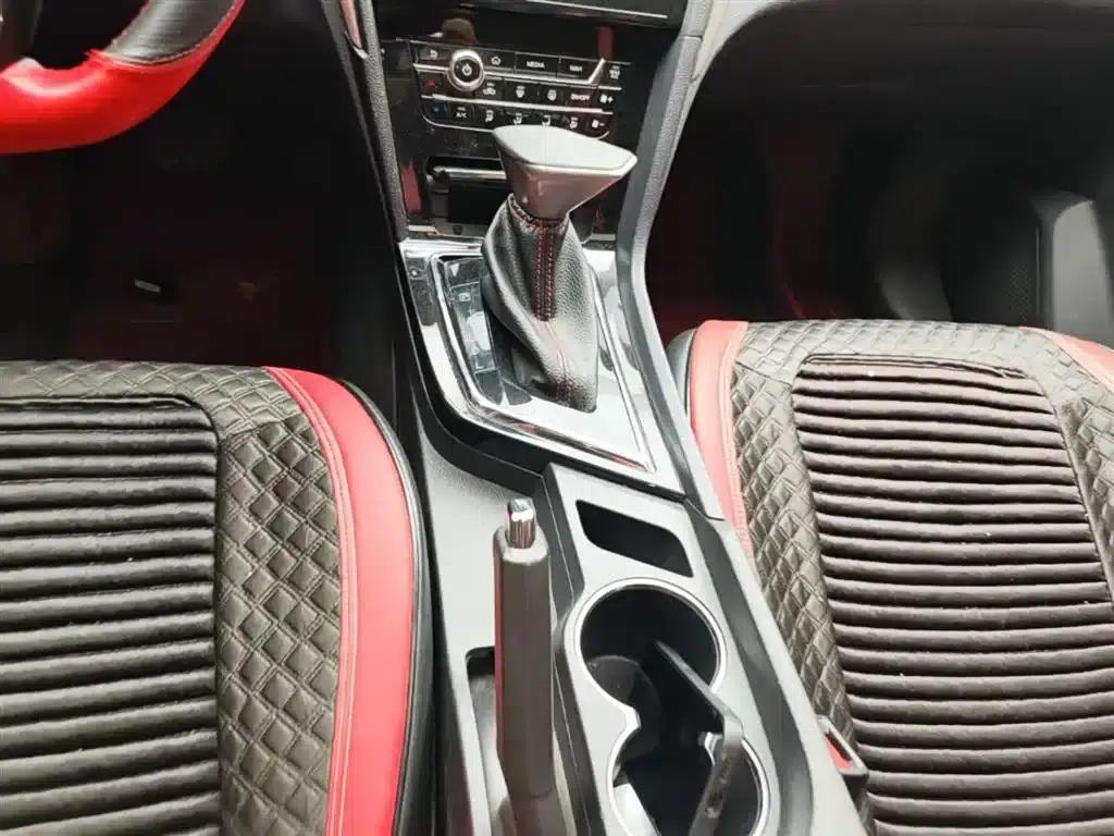 Venucia D60 2018 1.6L CVT Intelligent Elite Edition — миниатюра 14