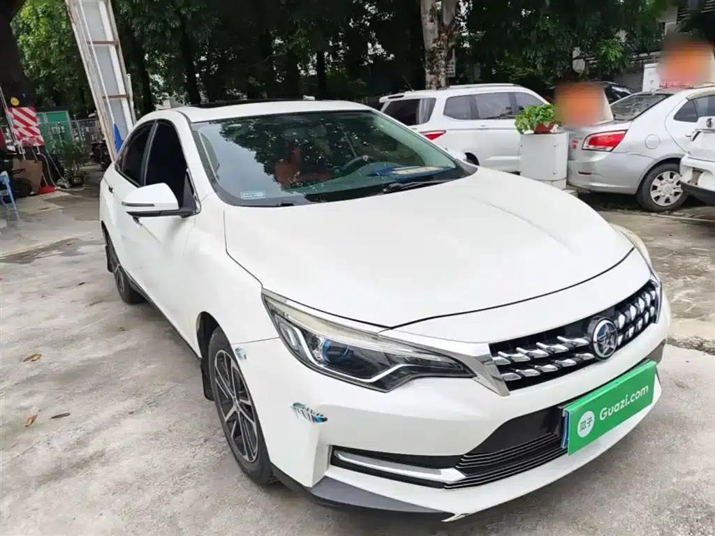 Venucia D60 2018 1.6L CVT Intelligent Elite Edition — миниатюра 4