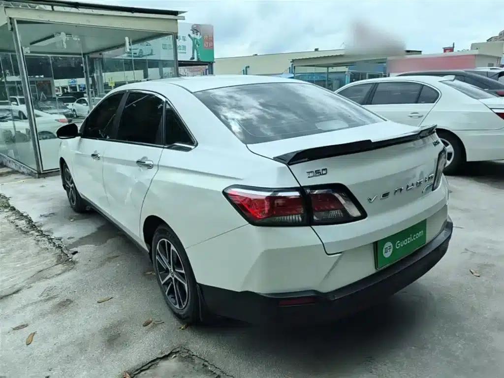 Venucia D60 2018 1.6L CVT Intelligent Elite Edition — миниатюра 5