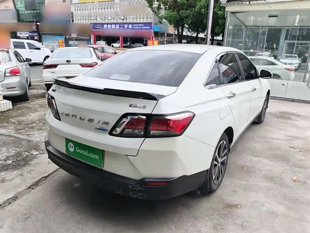 Venucia D60 2018 1.6L CVT Intelligent Elite Edition — миниатюра 7