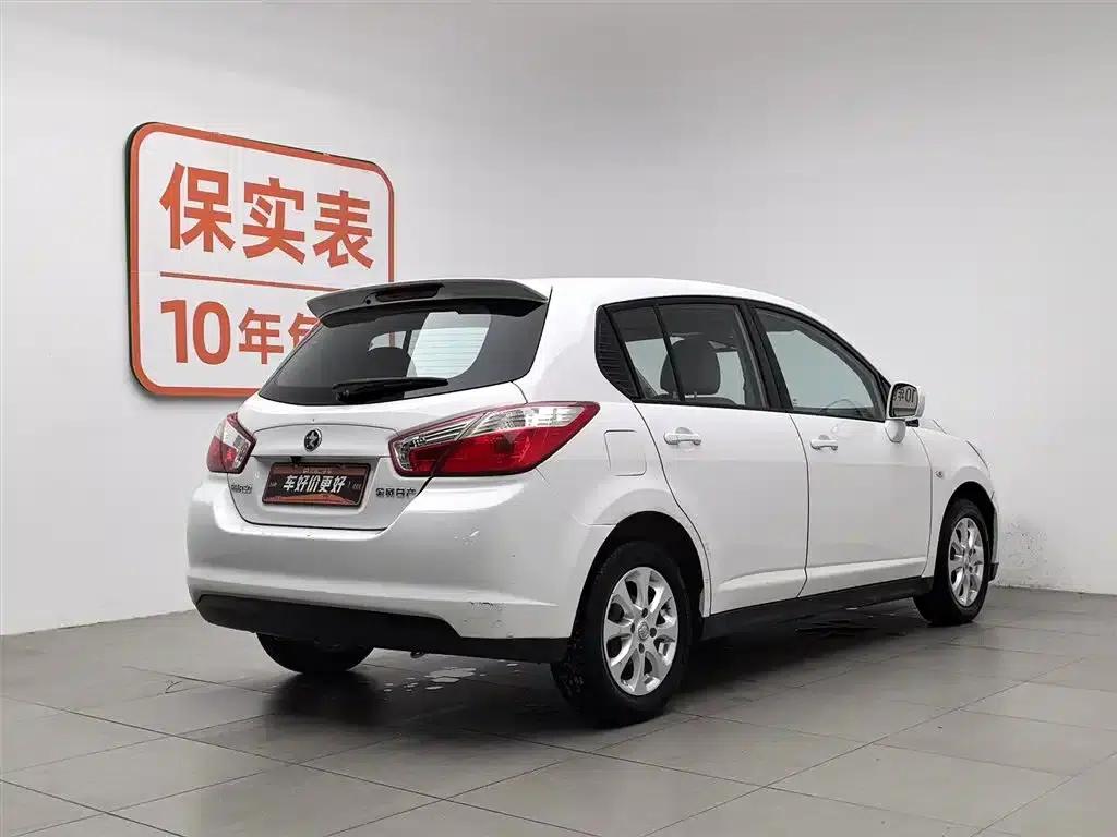 Venucia D50 2015 1.6L Automatic Deluxe Edition — миниатюра 2