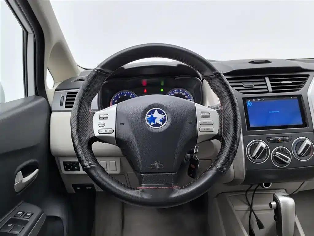 Venucia D50 2015 1.6L Automatic Deluxe Edition — миниатюра 11