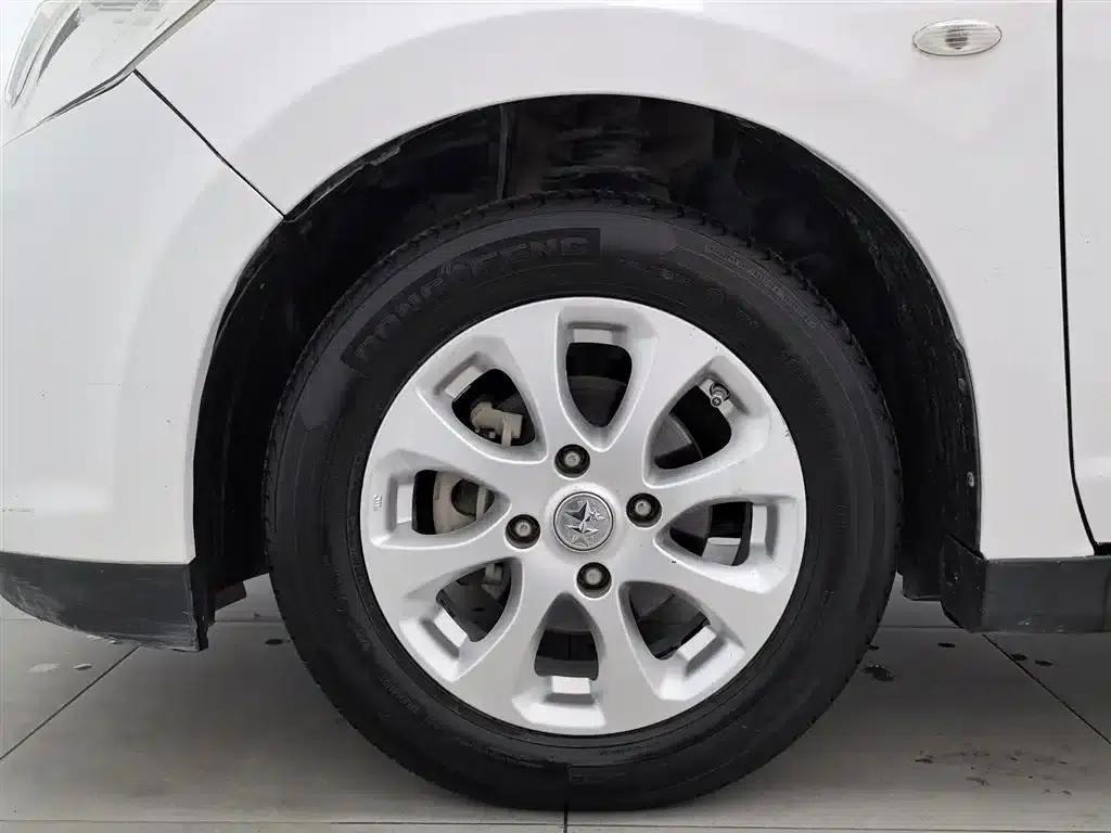 Venucia D50 2015 1.6L Automatic Deluxe Edition — миниатюра 17
