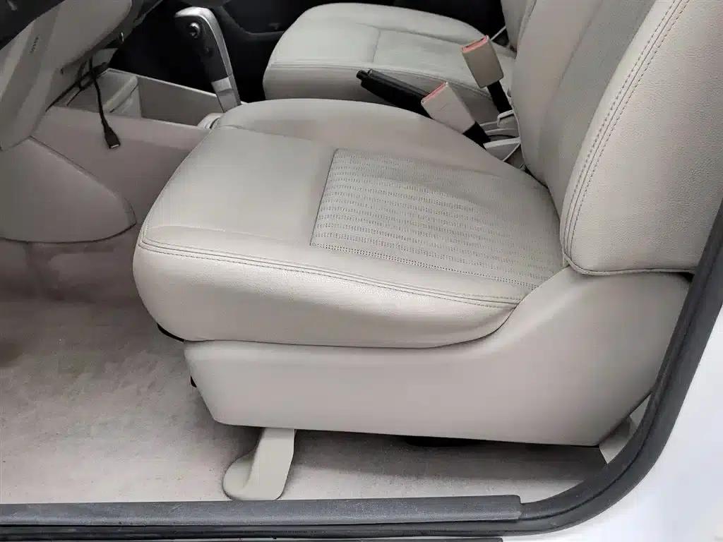 Venucia D50 2015 1.6L Automatic Deluxe Edition — миниатюра 20