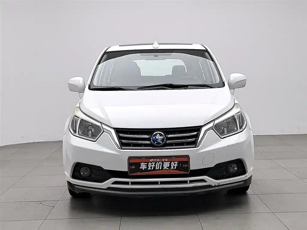 Venucia D50 2015 1.6L Automatic Deluxe Edition — миниатюра 3