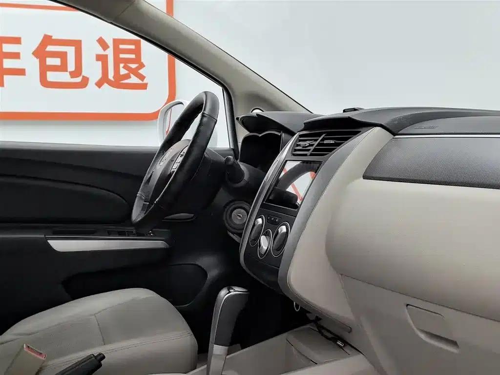 Venucia D50 2015 1.6L Automatic Deluxe Edition — миниатюра 22