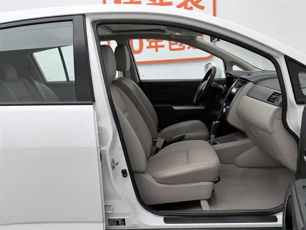 Venucia D50 2015 1.6L Automatic Deluxe Edition — миниатюра 23