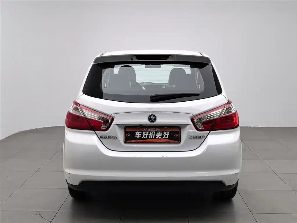 Venucia D50 2015 1.6L Automatic Deluxe Edition — миниатюра 4