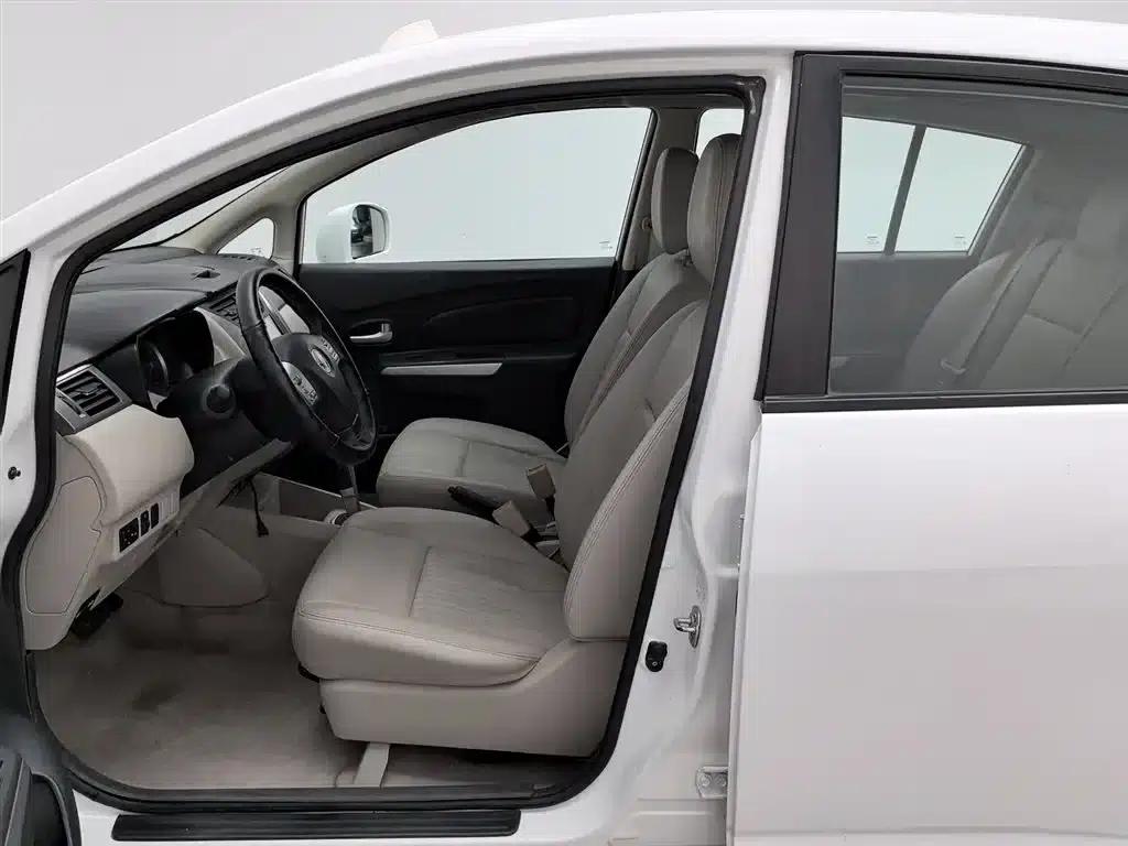 Venucia D50 2015 1.6L Automatic Deluxe Edition — миниатюра 10