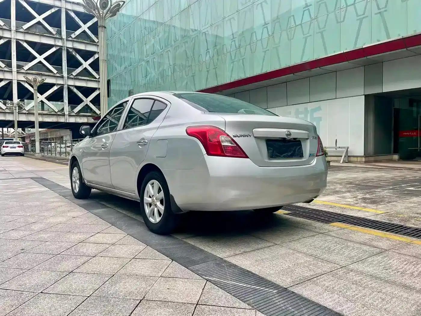 Nissan Sunny 2011 1.5XE CVT Comfort Edition — миниатюра 7