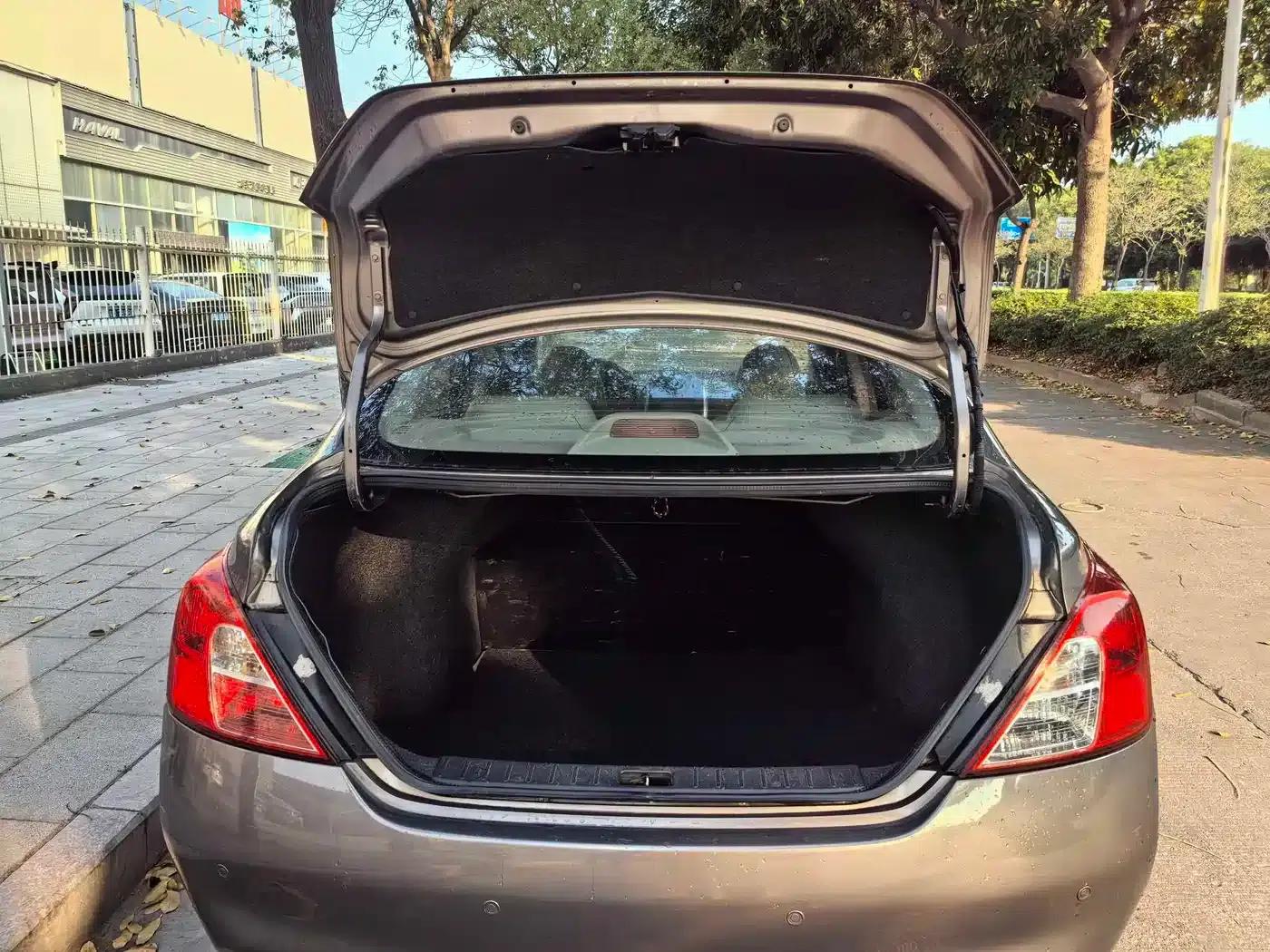 Nissan Sunny 2011 1.5XE Manual Comfort Edition — миниатюра 6