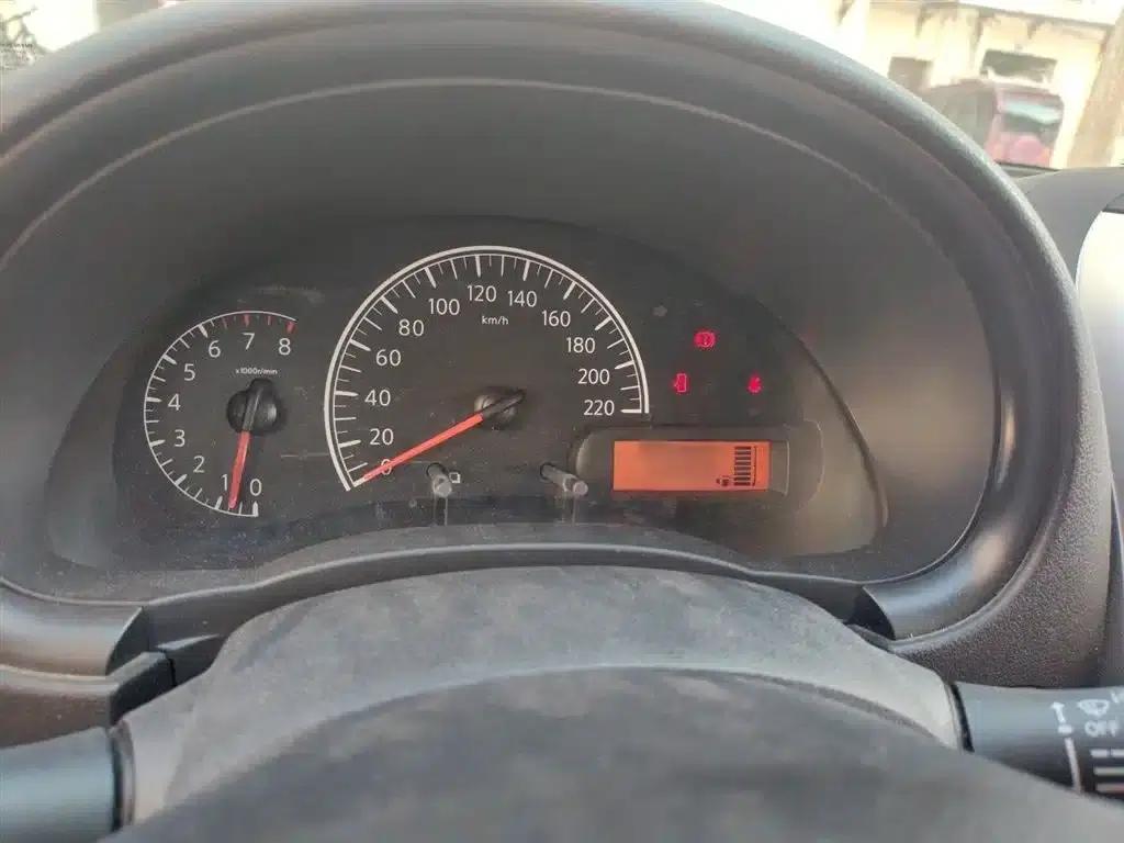 Nissan Sunny 2015 1.5XE Manual Comfort Edition — миниатюра 4