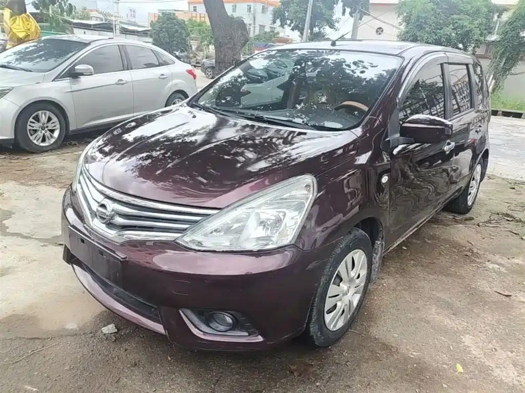 Nissan Livina 2013 1.6XE CVT Comfort Edition — миниатюра 2