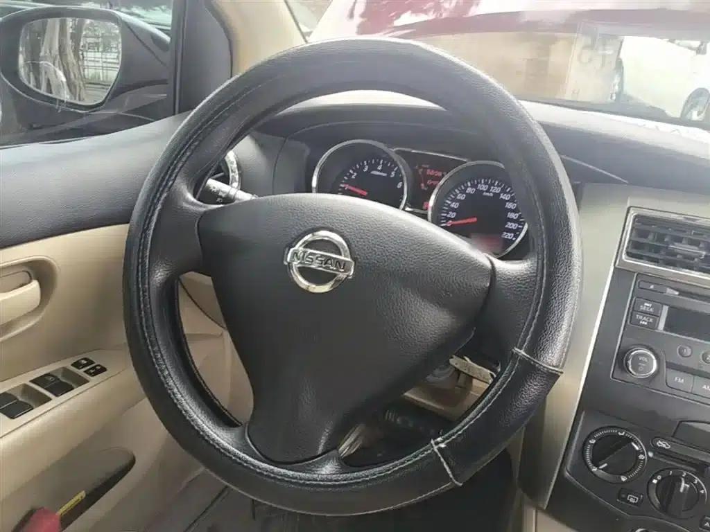 Nissan Livina 2013 1.6XE CVT Comfort Edition — миниатюра 11