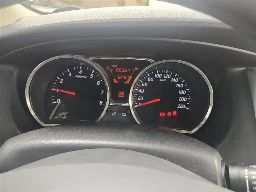 Nissan Livina 2013 1.6XE CVT Comfort Edition — миниатюра 12
