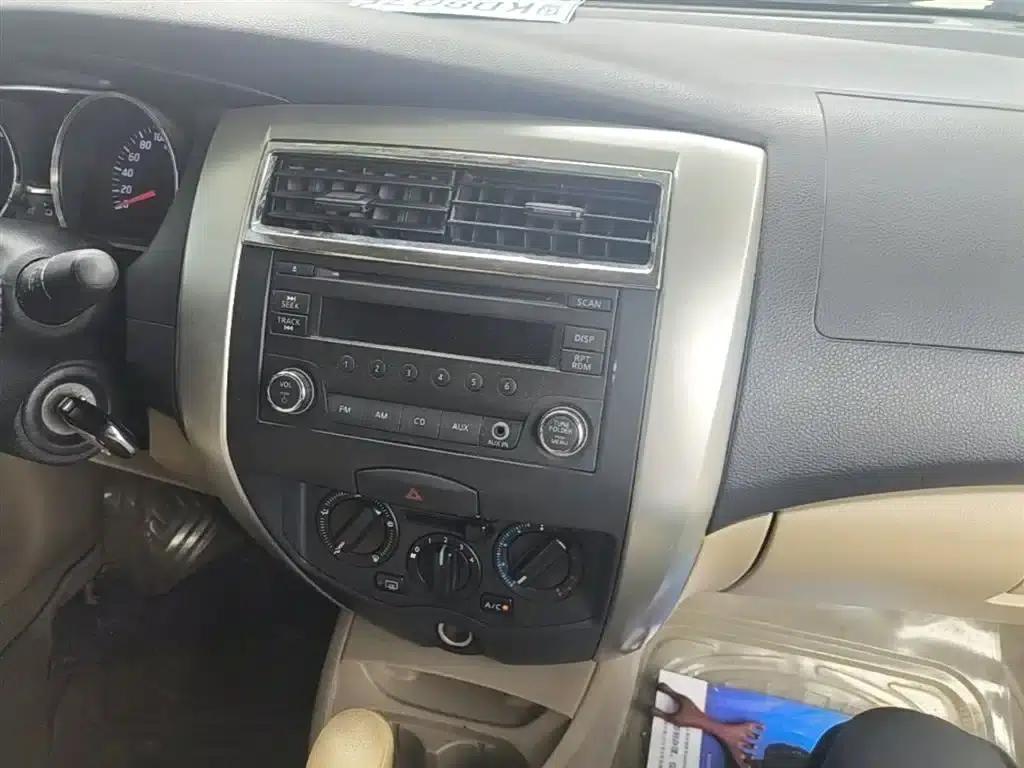 Nissan Livina 2013 1.6XE CVT Comfort Edition — миниатюра 13
