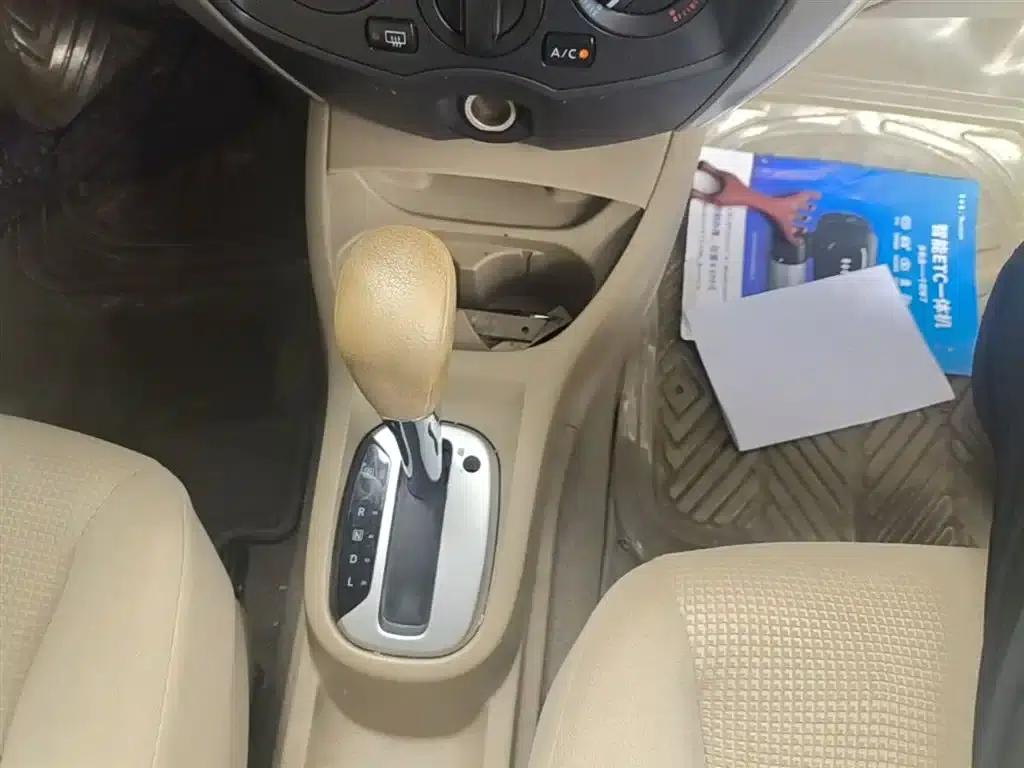 Nissan Livina 2013 1.6XE CVT Comfort Edition — миниатюра 14