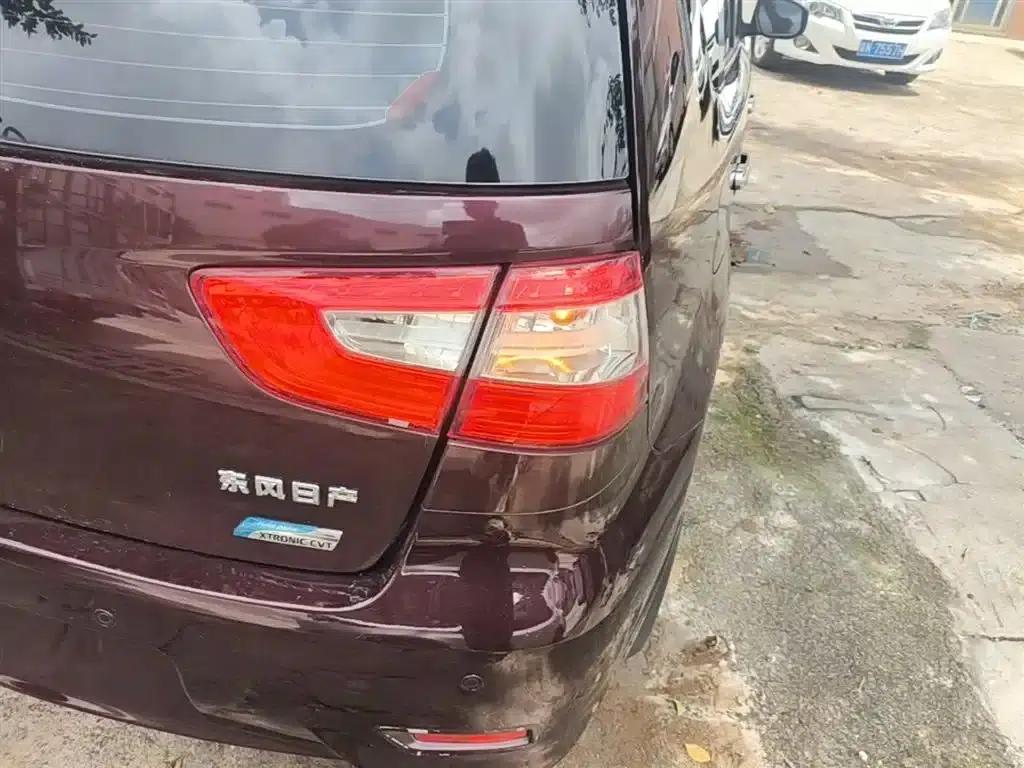Nissan Livina 2013 1.6XE CVT Comfort Edition — миниатюра 8