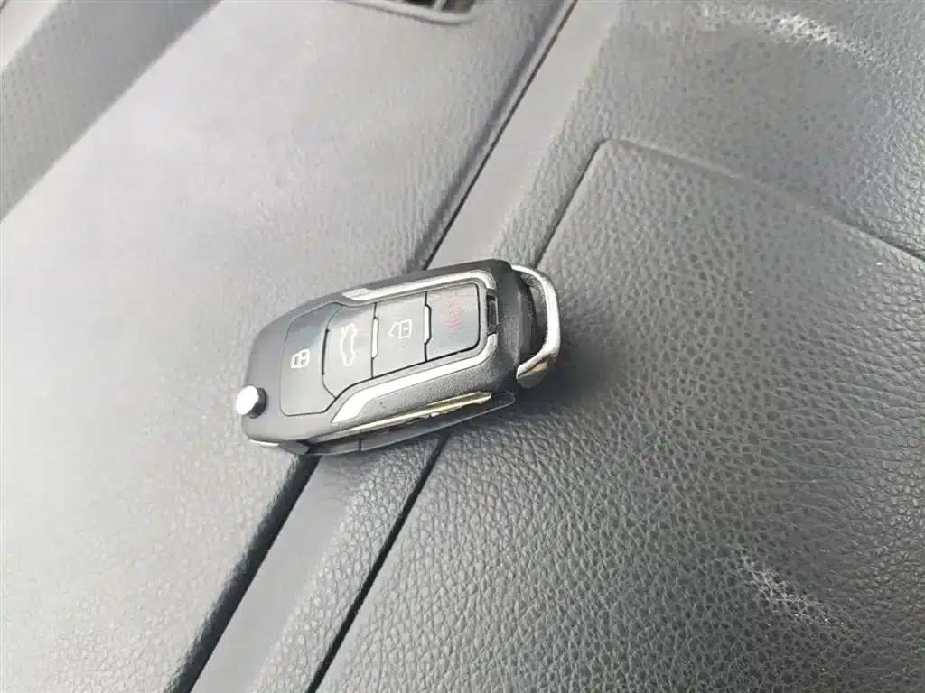 Nissan Livina 2013 1.6XE CVT Comfort Edition — миниатюра 9
