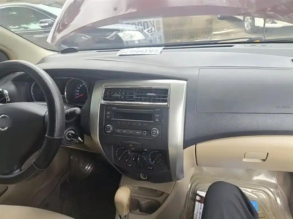Nissan Livina 2013 1.6XE CVT Comfort Edition — миниатюра 10