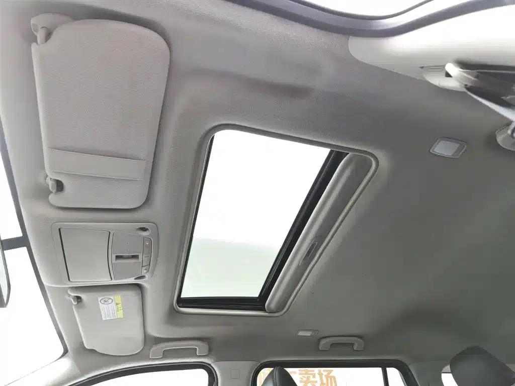 Terra 2018 2.5L Automatic 4WD Luxury Edition — миниатюра 14