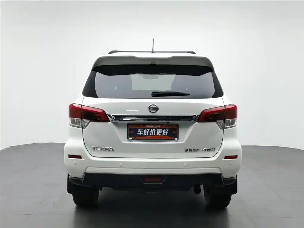 Terra 2018 2.5L Automatic 4WD Luxury Edition — миниатюра 4