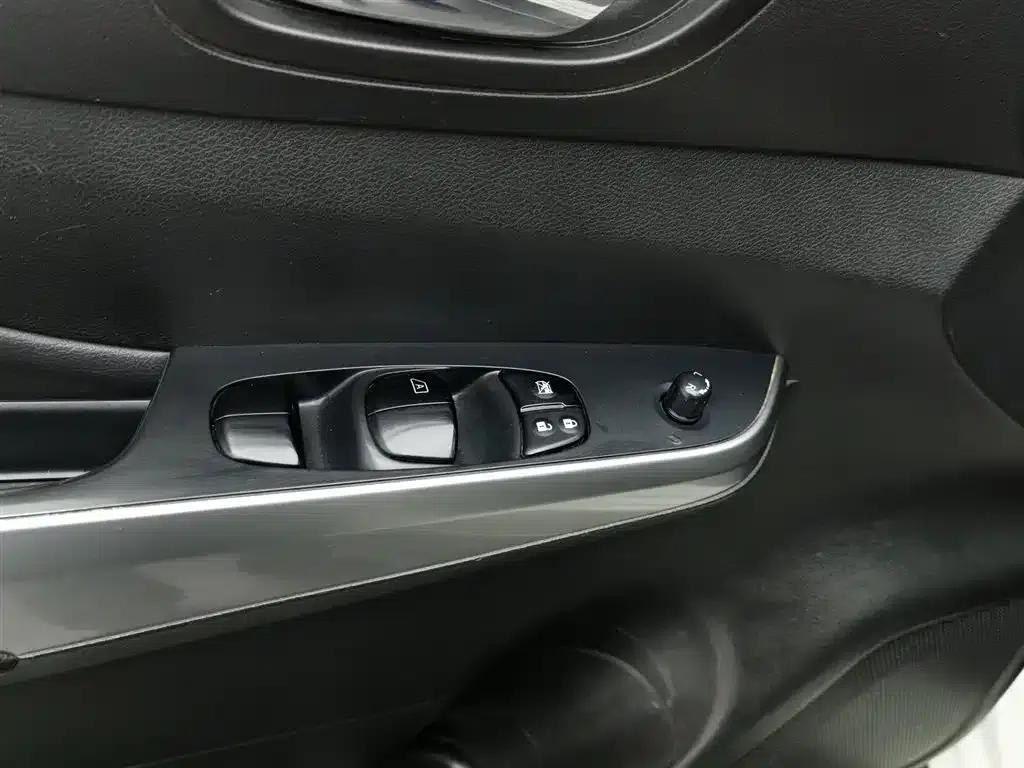Terra 2018 2.5L Automatic 4WD Luxury Edition — миниатюра 9