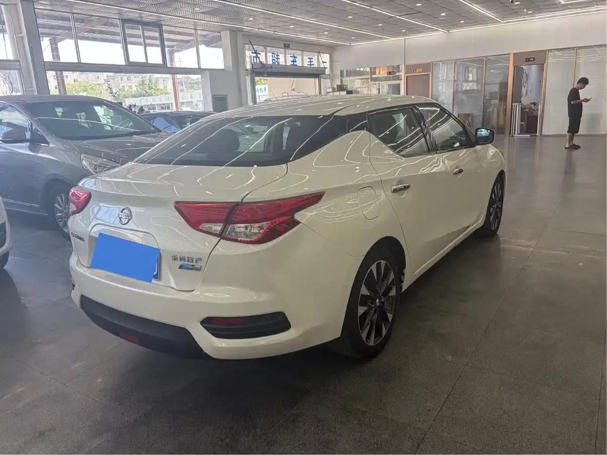 Nissan Bluebird 2019 1.6L CVT Smart Connect Smart Cool Edition (National VI Emission Standard) — миниатюра 9