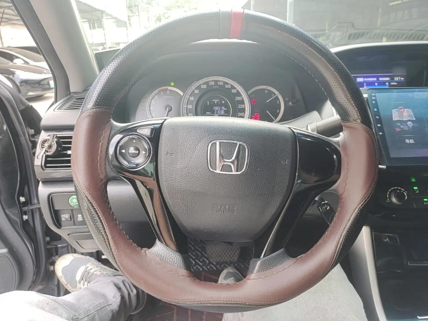 Honda Accord 2016 2.0L Comfort Edition — миниатюра 13