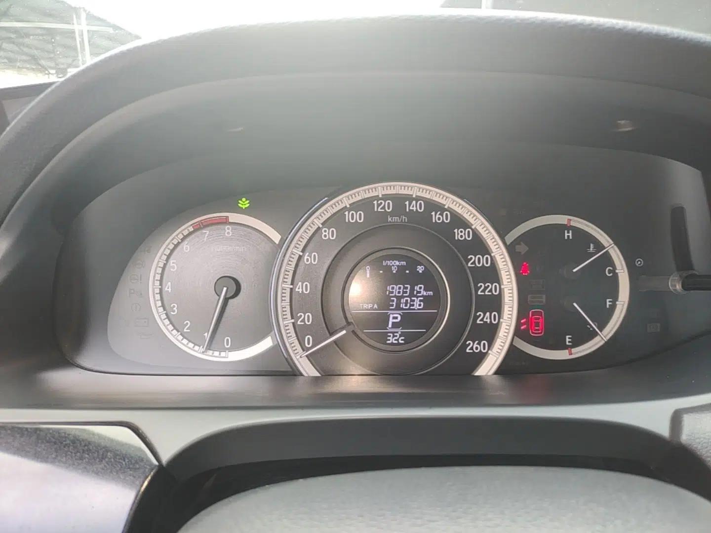 Honda Accord 2016 2.0L Comfort Edition — миниатюра 14