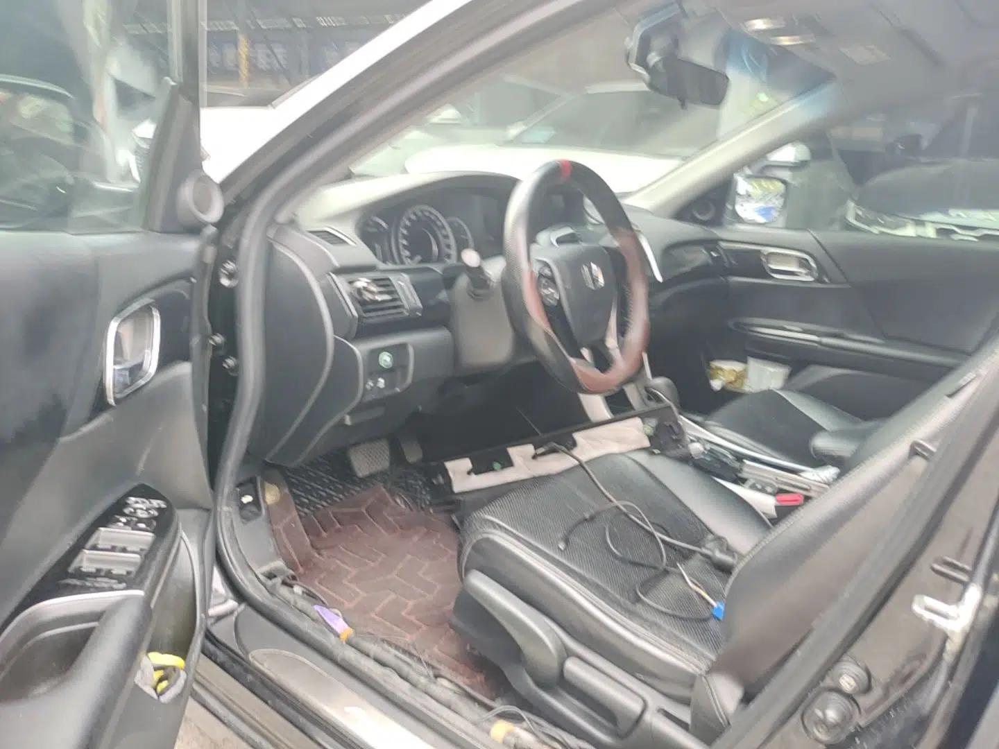 Honda Accord 2016 2.0L Comfort Edition — миниатюра 18