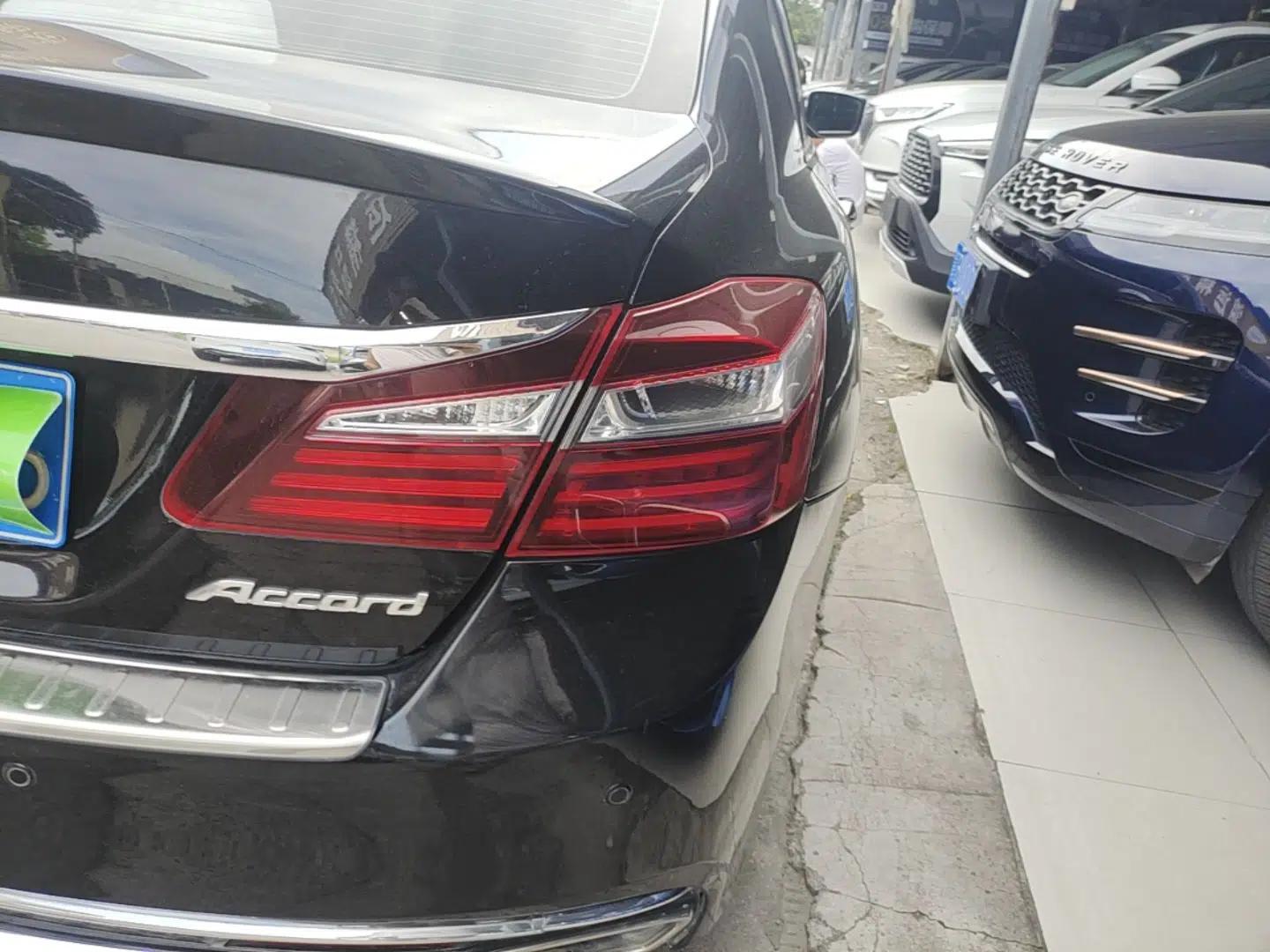 Honda Accord 2016 2.0L Comfort Edition — миниатюра 8