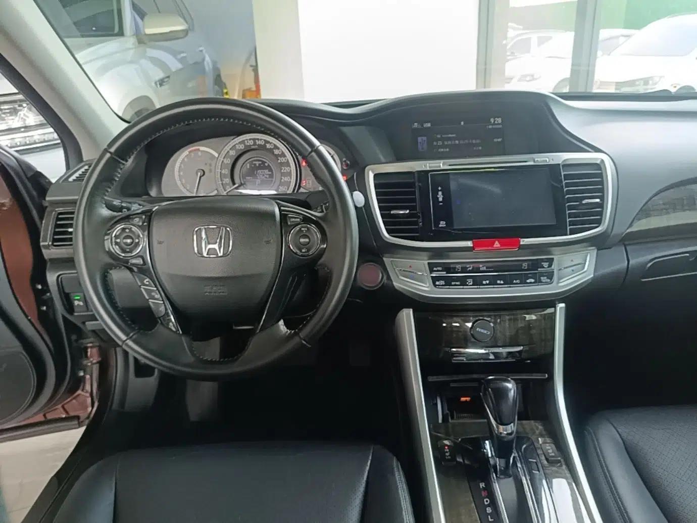 Honda Accord 2014 2.4L EX Luxury Edition — миниатюра 13