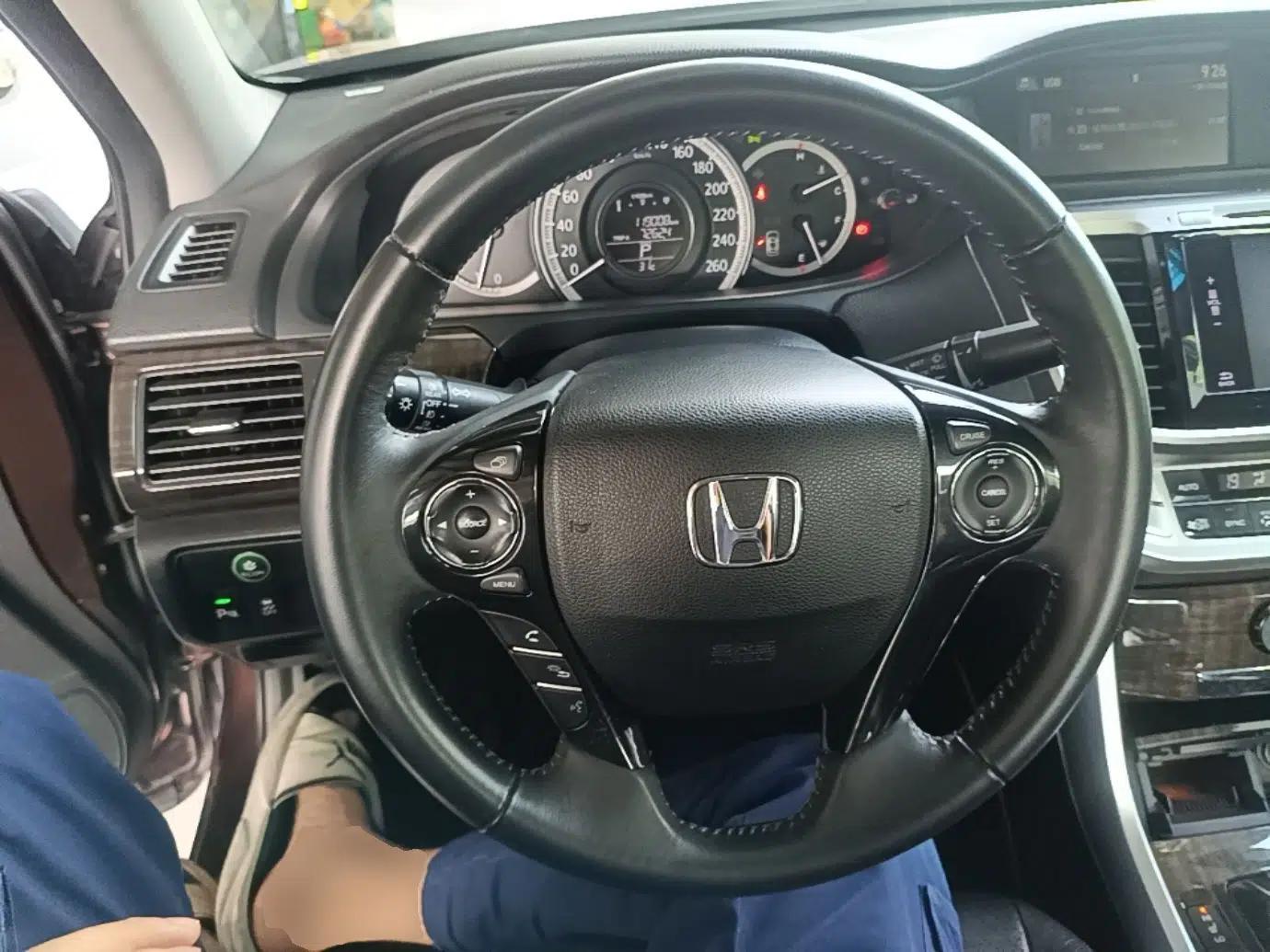 Honda Accord 2014 2.4L EX Luxury Edition — миниатюра 14