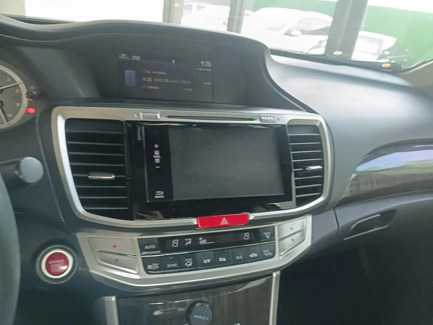 Honda Accord 2014 2.4L EX Luxury Edition — миниатюра 16