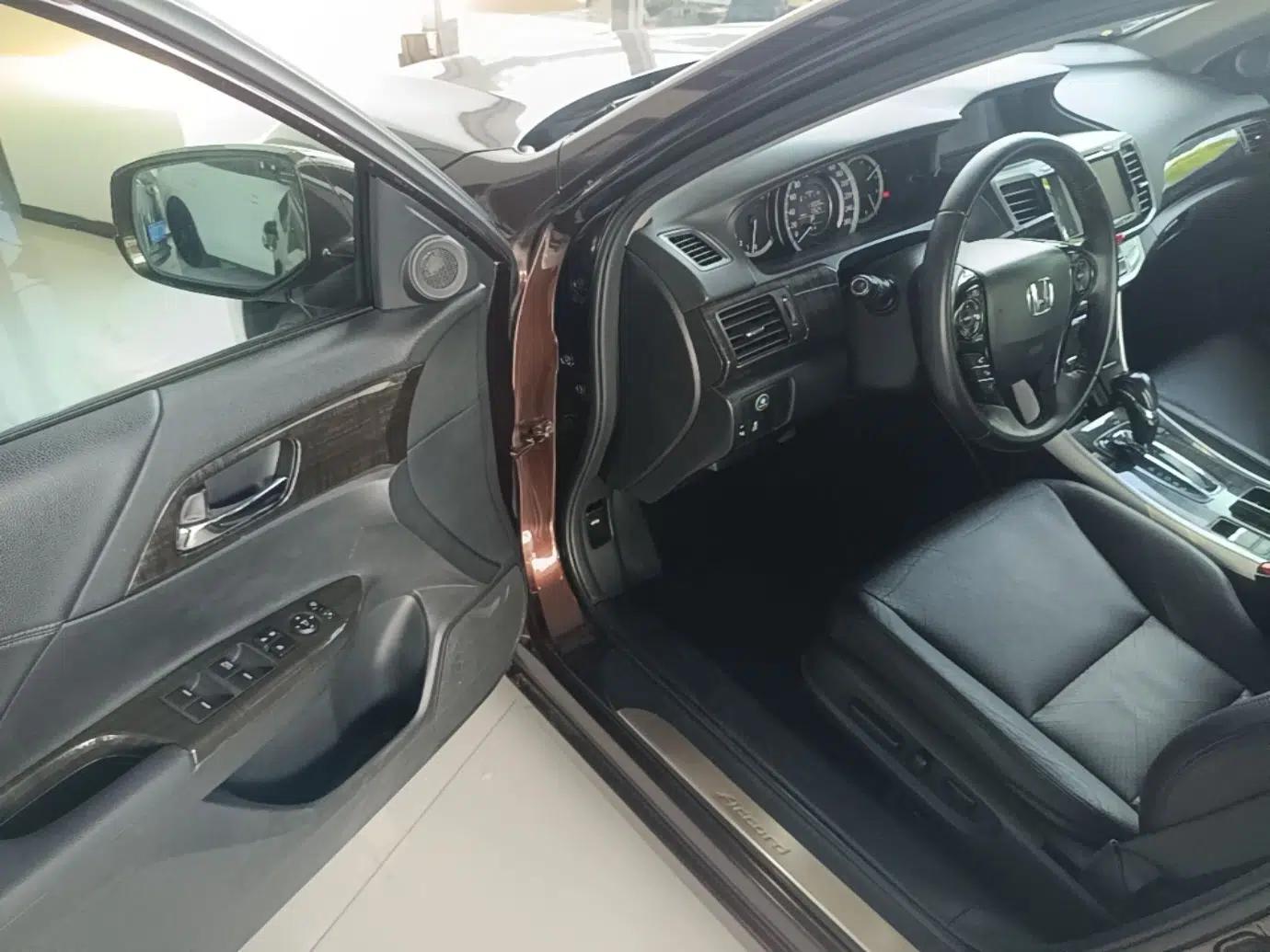 Honda Accord 2014 2.4L EX Luxury Edition — миниатюра 19