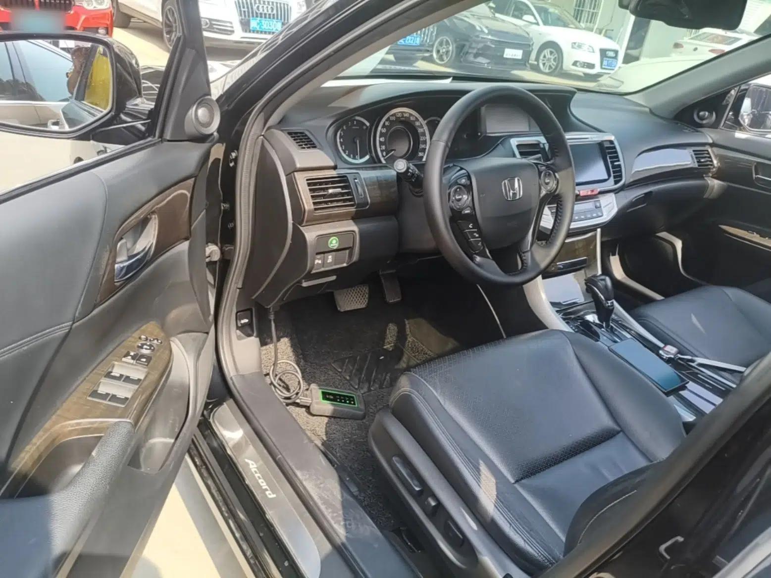 Honda Accord 2014 2.4L EX Luxury Edition — миниатюра 19