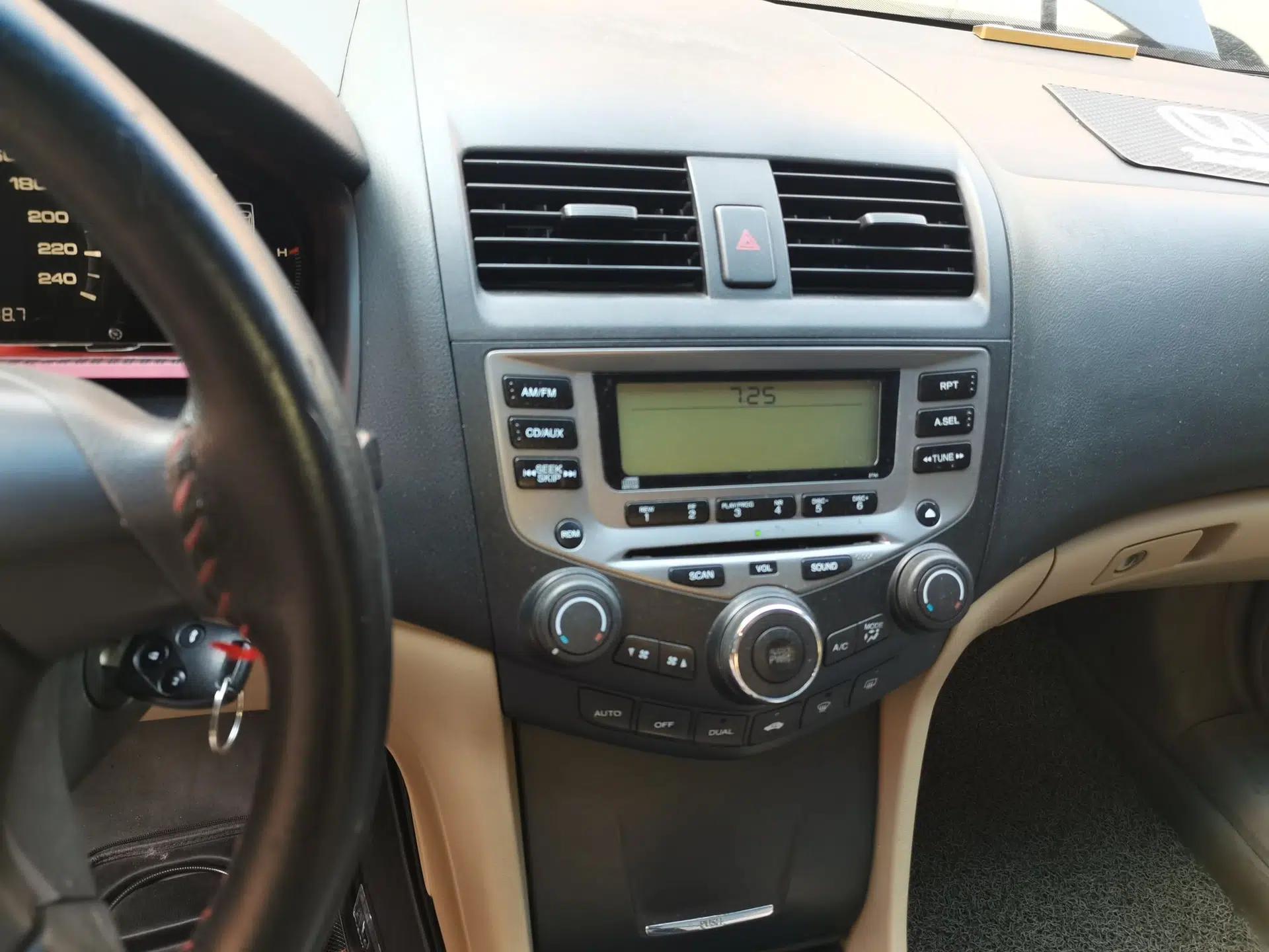 Honda Accord 2006 2.0L standard version — миниатюра 14