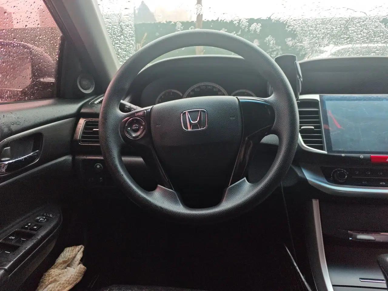 Honda Accord 2015 2.0L LX Comfort Edition — миниатюра 11
