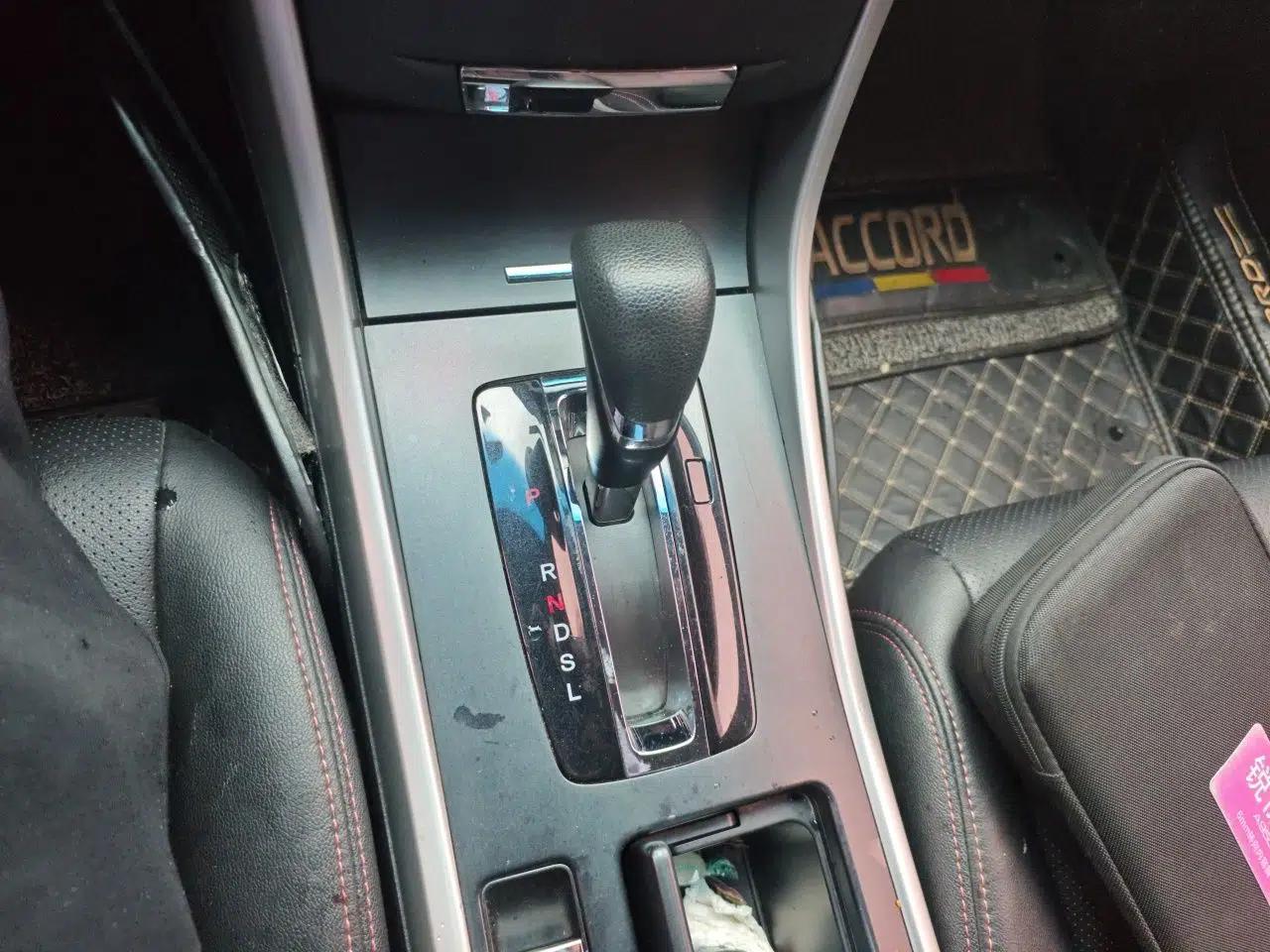 Honda Accord 2015 2.0L LX Comfort Edition — миниатюра 15