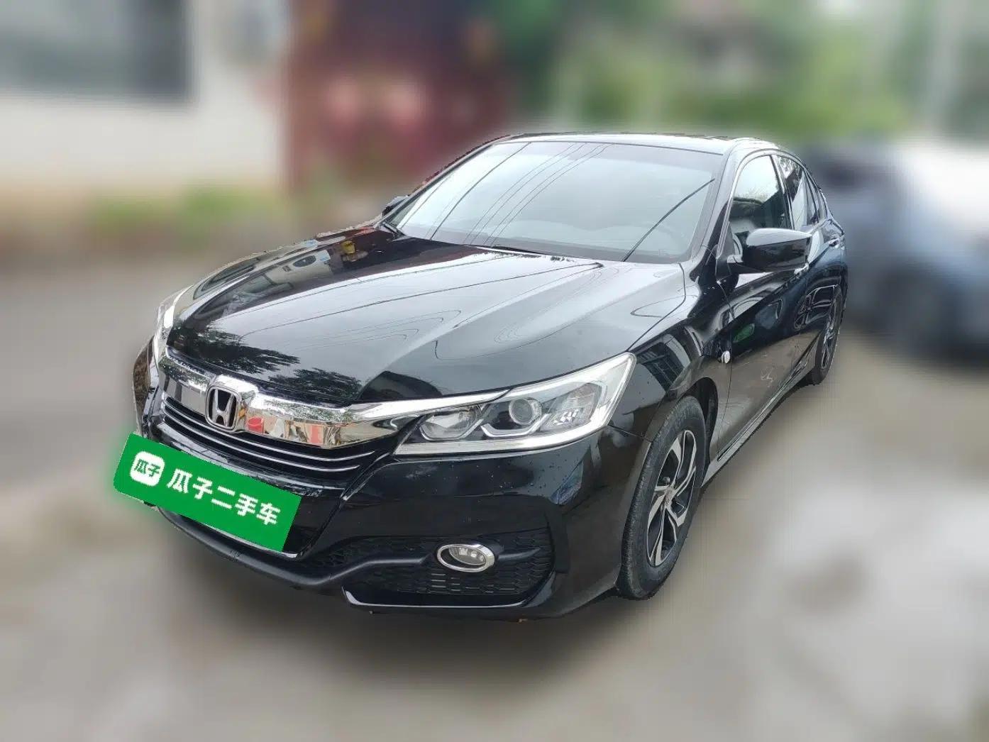 Honda Accord 2016 2.0L Elite Edition — миниатюра 1