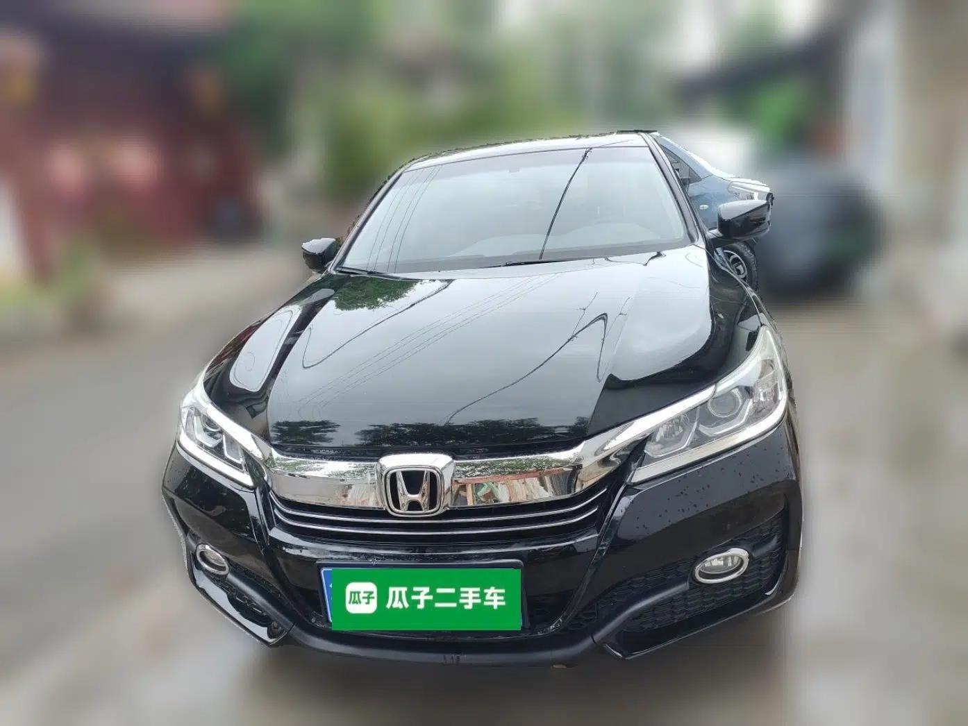 Honda Accord 2016 2.0L Elite Edition — миниатюра 2