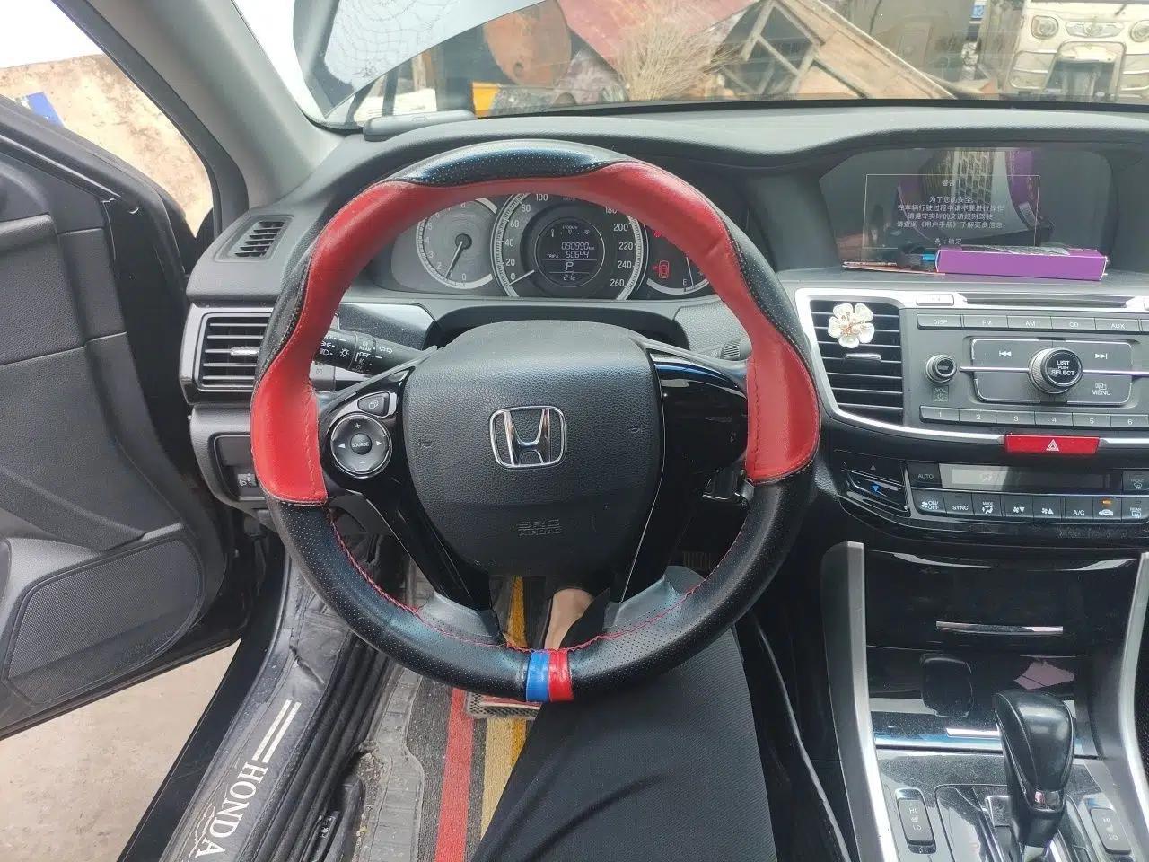 Honda Accord 2016 2.0L Elite Edition — миниатюра 11
