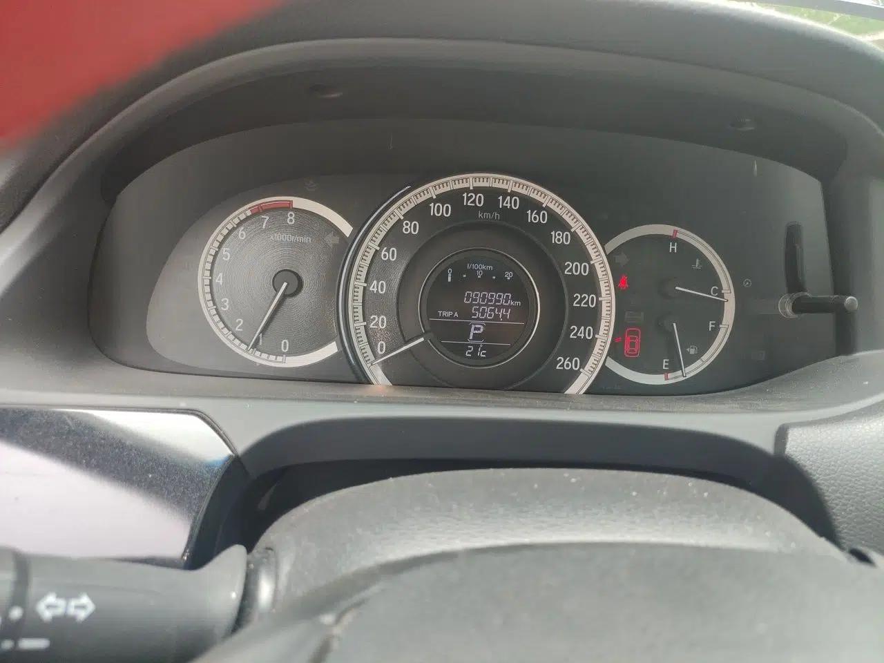 Honda Accord 2016 2.0L Elite Edition — миниатюра 13