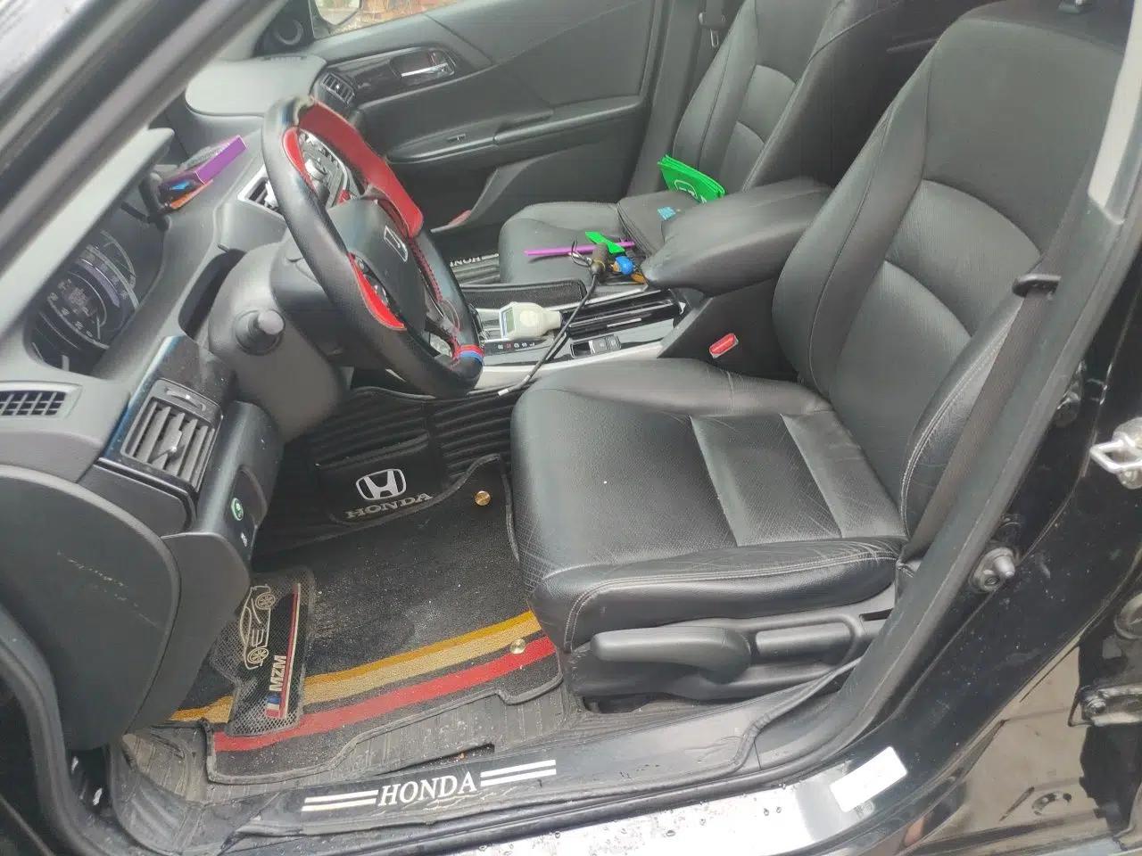 Honda Accord 2016 2.0L Elite Edition — миниатюра 16
