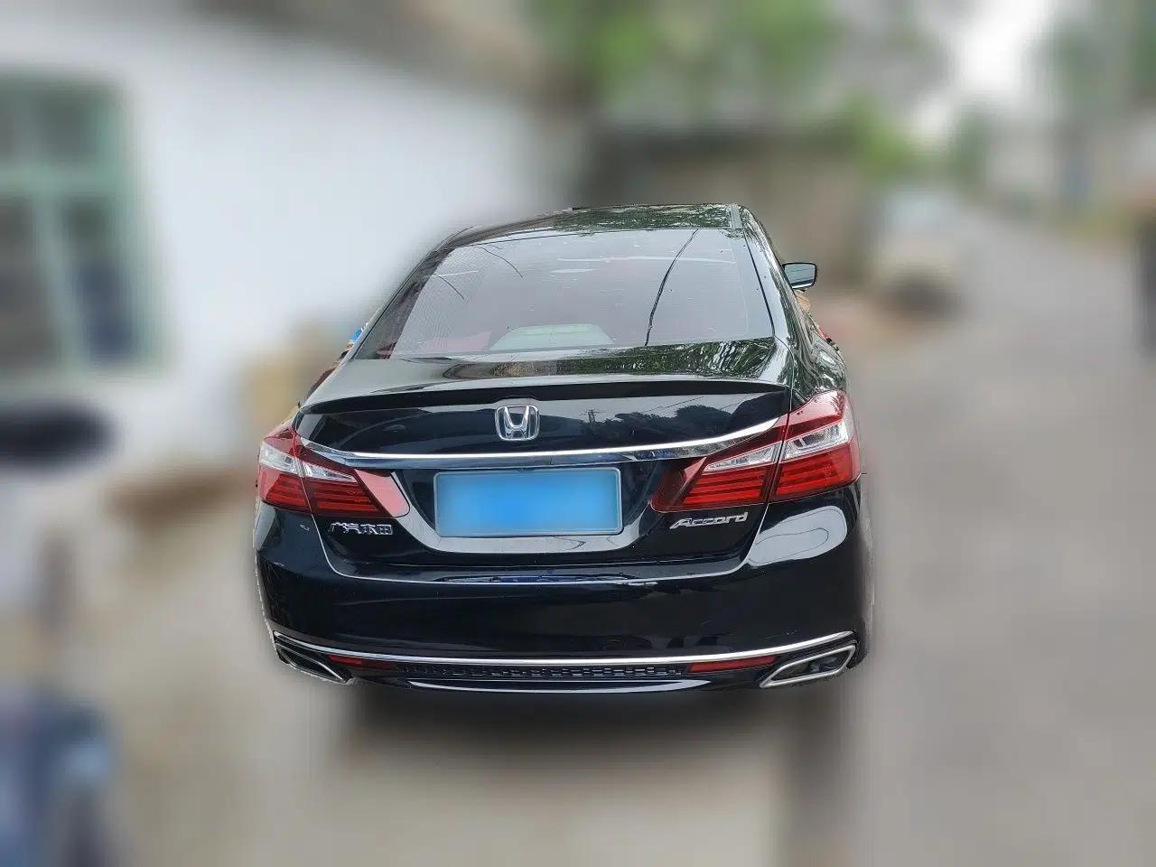 Honda Accord 2016 2.0L Elite Edition — миниатюра 5
