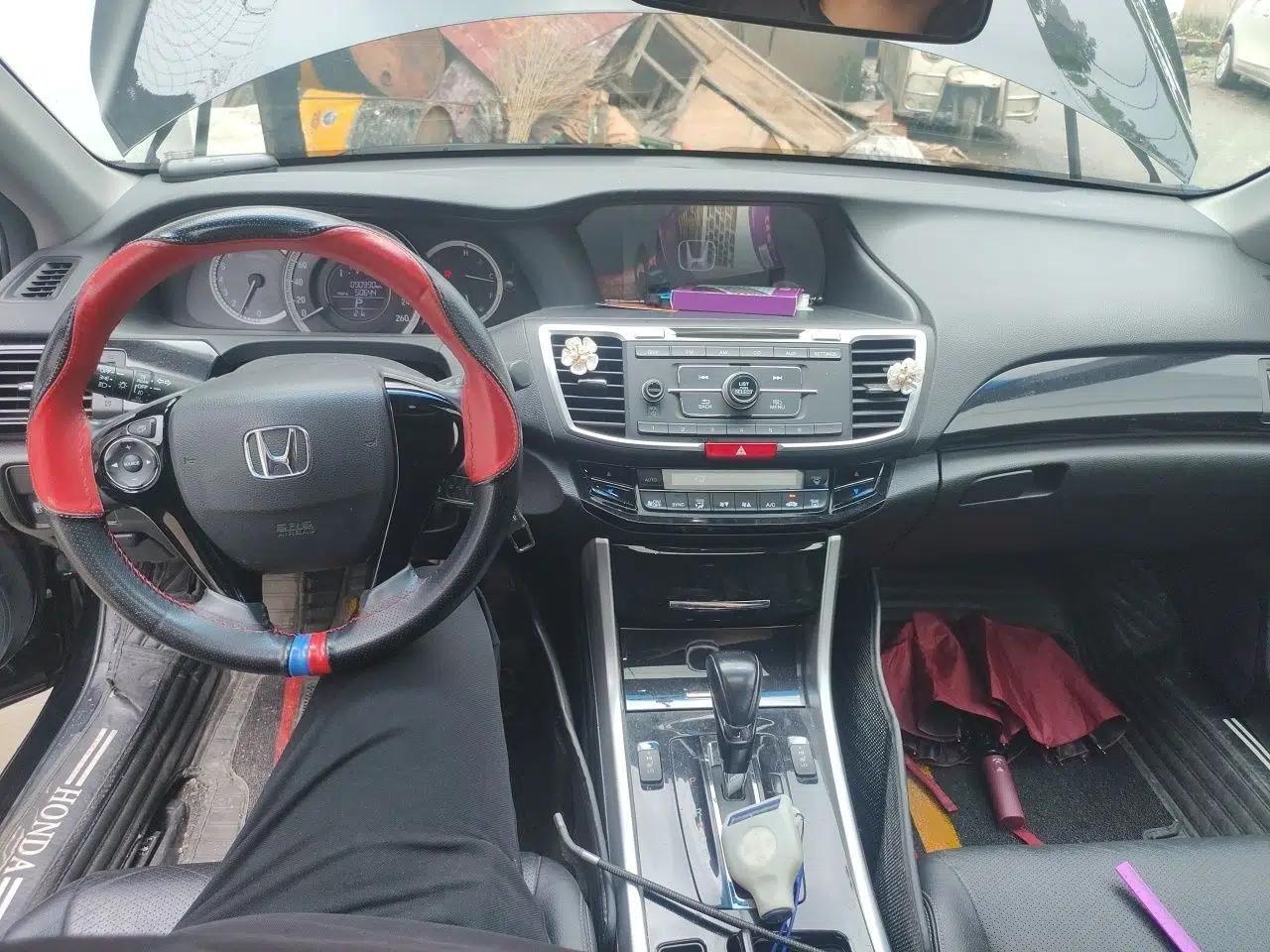 Honda Accord 2016 2.0L Elite Edition — миниатюра 10