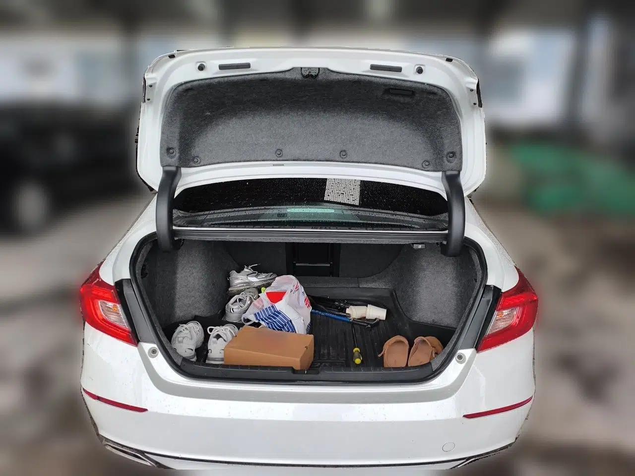 Honda Accord 2018 260TURBO Elite Edition China V — миниатюра 16