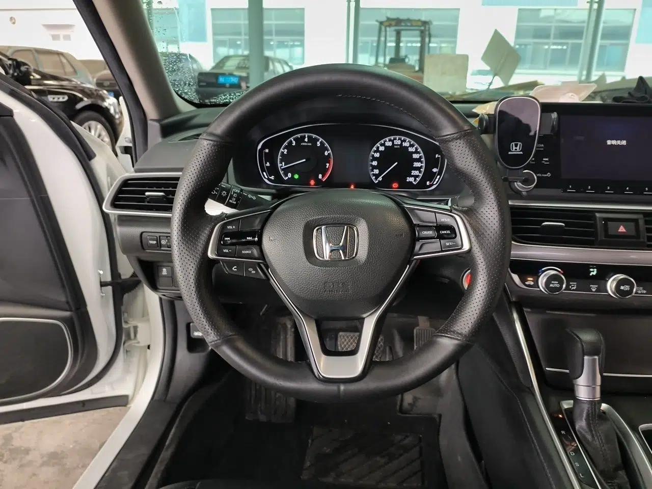 Honda Accord 2018 260TURBO Elite Edition China V — миниатюра 9