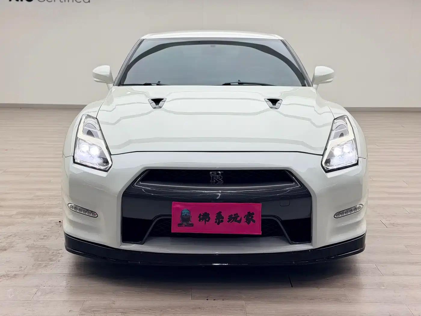 Nissan GT-R 2010 3.8T US Spec — миниатюра 2